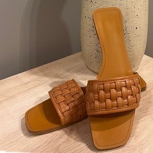 Size 9 women’s woven sandals